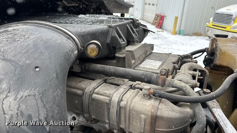 image for item DW6683 2016 Freightliner Cascadia semi truck