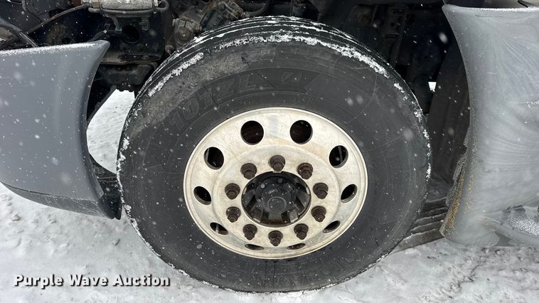 image for item DW6683 2016 Freightliner Cascadia semi truck