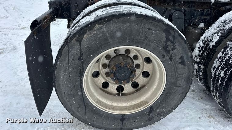 image for item DW6683 2016 Freightliner Cascadia semi truck