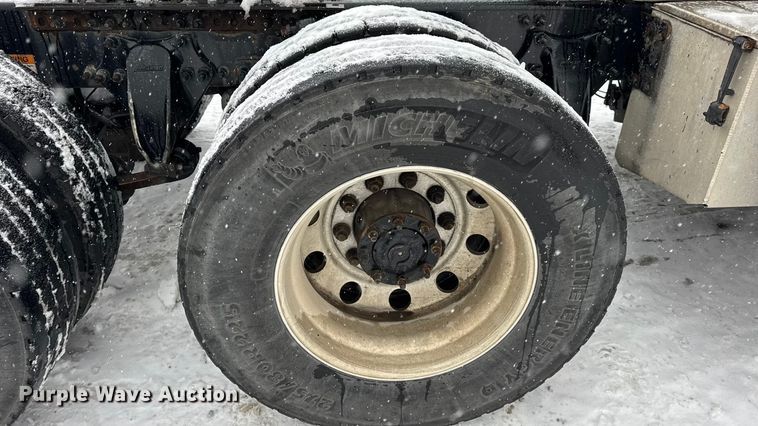 image for item DW6683 2016 Freightliner Cascadia semi truck