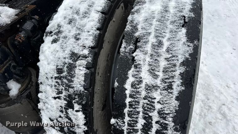 image for item DW6683 2016 Freightliner Cascadia semi truck