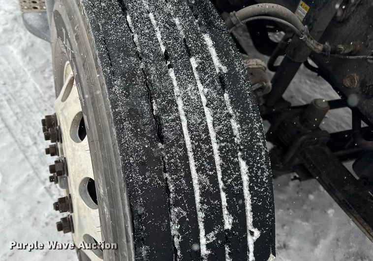 image for item DW6683 2016 Freightliner Cascadia semi truck