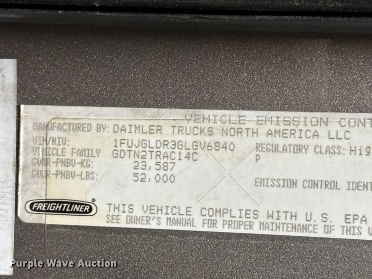 image for item DW6683 2016 Freightliner Cascadia semi truck