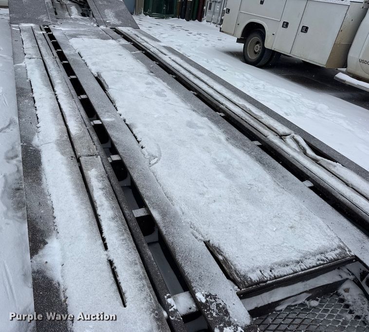 image for item DW6685 2007 Eager Beaver 50GSL-PT lowboy equipment trailer