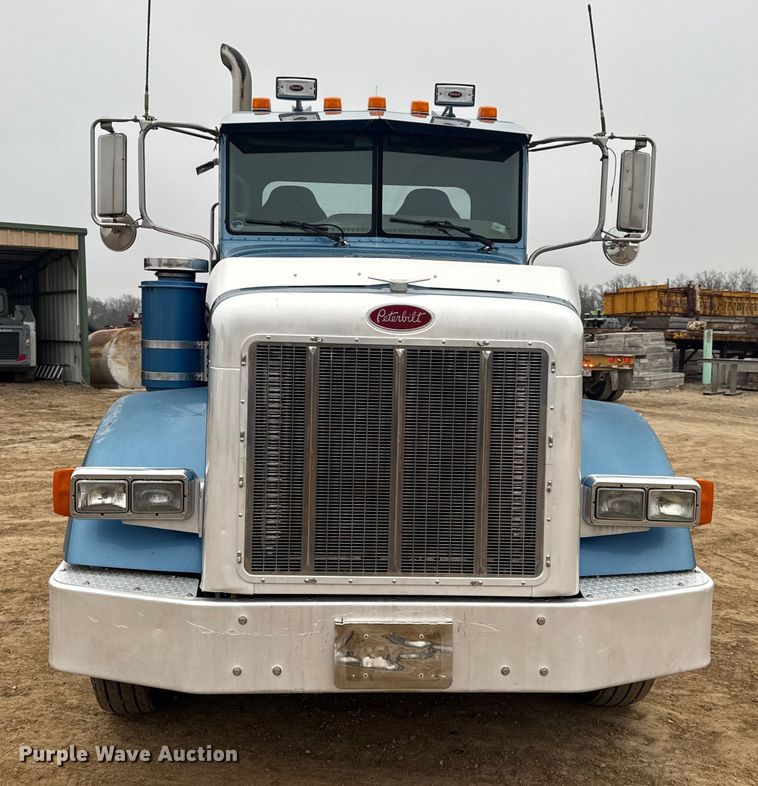 image for item DW6739 2006 Peterbilt 378 semi truck