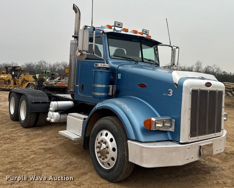 image for item DW6739 2006 Peterbilt 378 semi truck