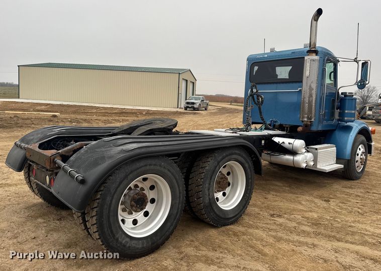 image for item DW6739 2006 Peterbilt 378 semi truck