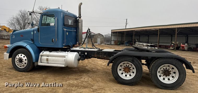 image for item DW6739 2006 Peterbilt 378 semi truck