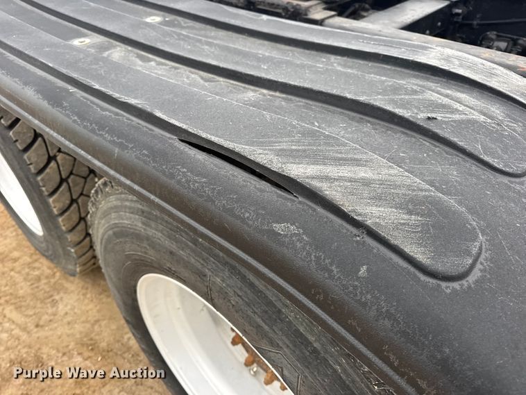 image for item DW6739 2006 Peterbilt 378 semi truck