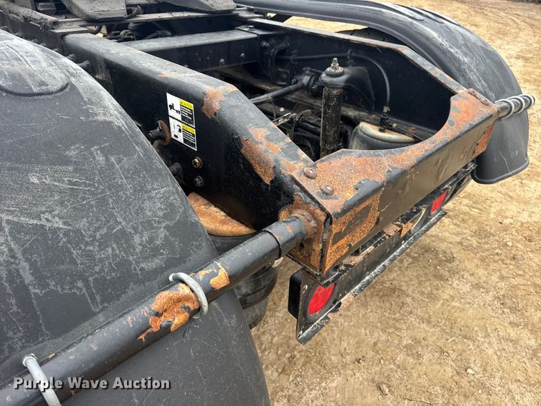 image for item DW6739 2006 Peterbilt 378 semi truck