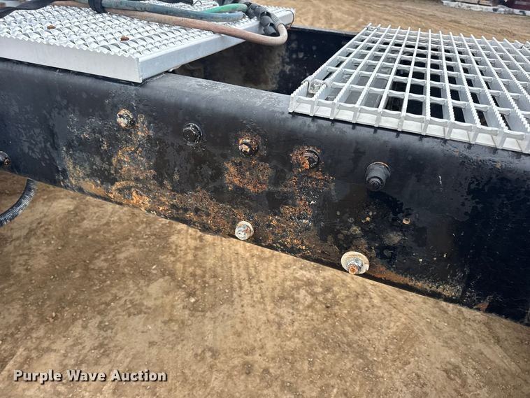 image for item DW6739 2006 Peterbilt 378 semi truck