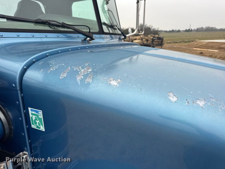 image for item DW6739 2006 Peterbilt 378 semi truck