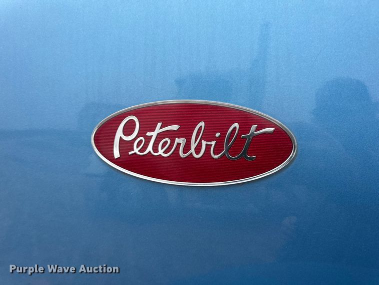 image for item DW6739 2006 Peterbilt 378 semi truck