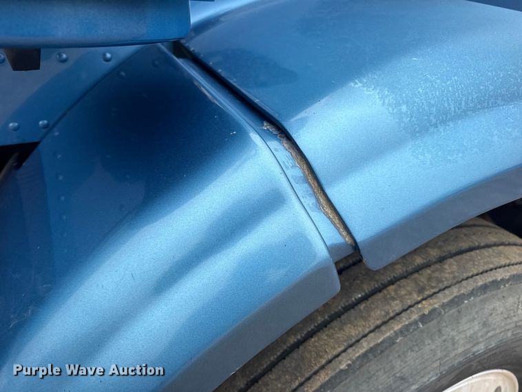 image for item DW6739 2006 Peterbilt 378 semi truck