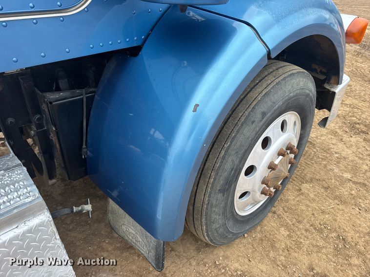 image for item DW6739 2006 Peterbilt 378 semi truck