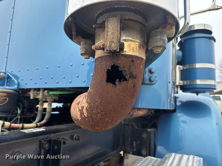 image for item DW6739 2006 Peterbilt 378 semi truck