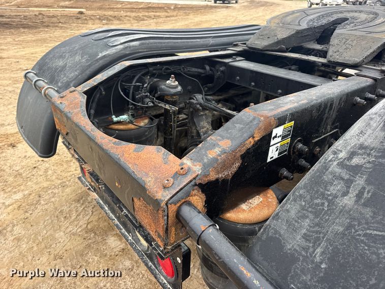 image for item DW6739 2006 Peterbilt 378 semi truck