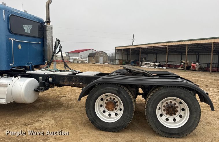 image for item DW6739 2006 Peterbilt 378 semi truck