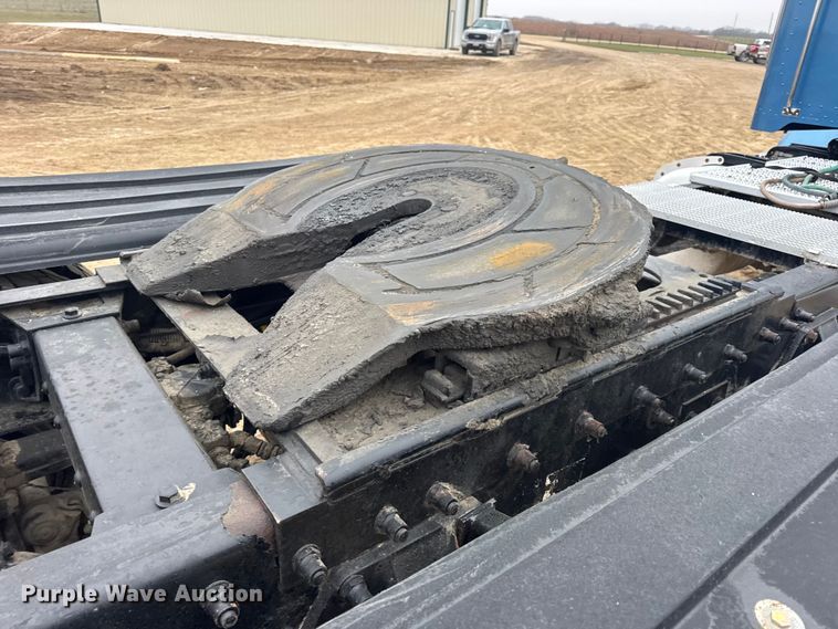 image for item DW6739 2006 Peterbilt 378 semi truck