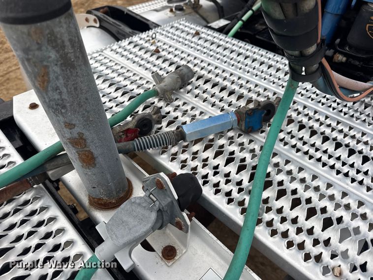 image for item DW6739 2006 Peterbilt 378 semi truck