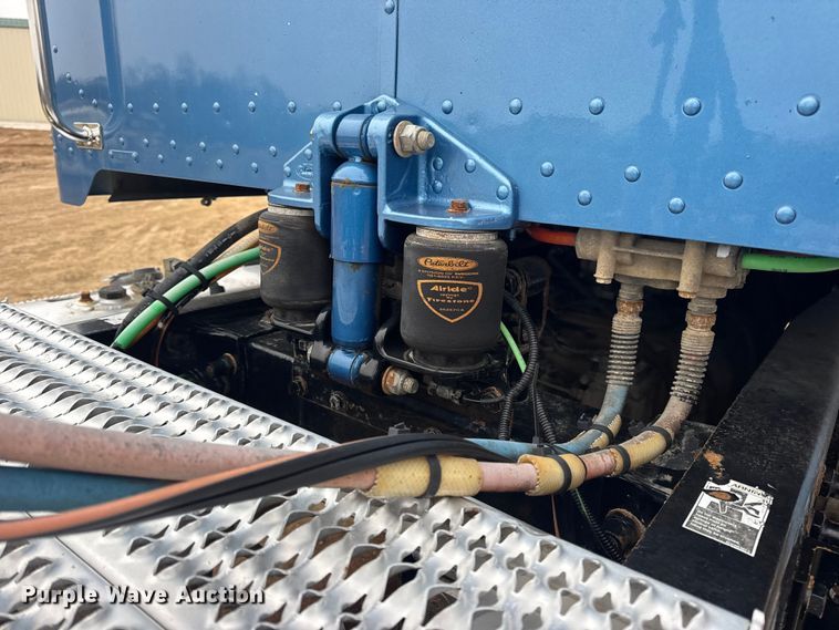 image for item DW6739 2006 Peterbilt 378 semi truck