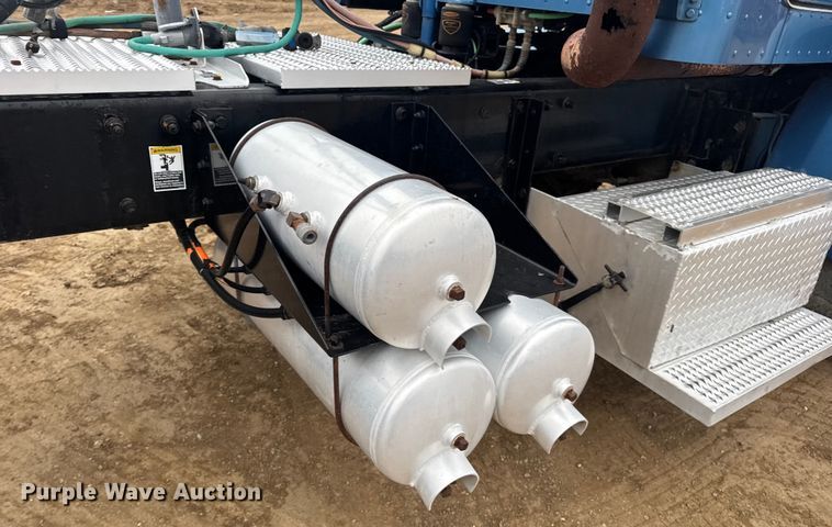 image for item DW6739 2006 Peterbilt 378 semi truck