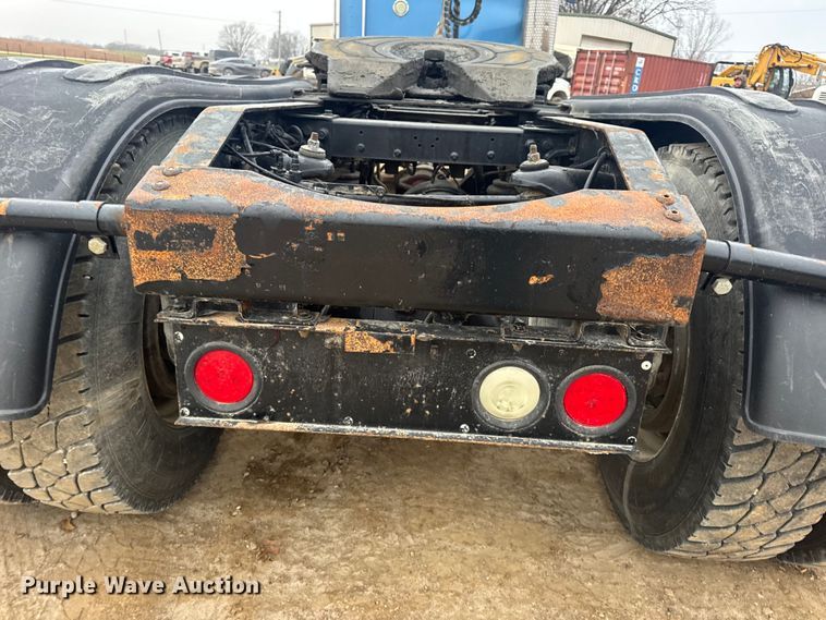 image for item DW6739 2006 Peterbilt 378 semi truck