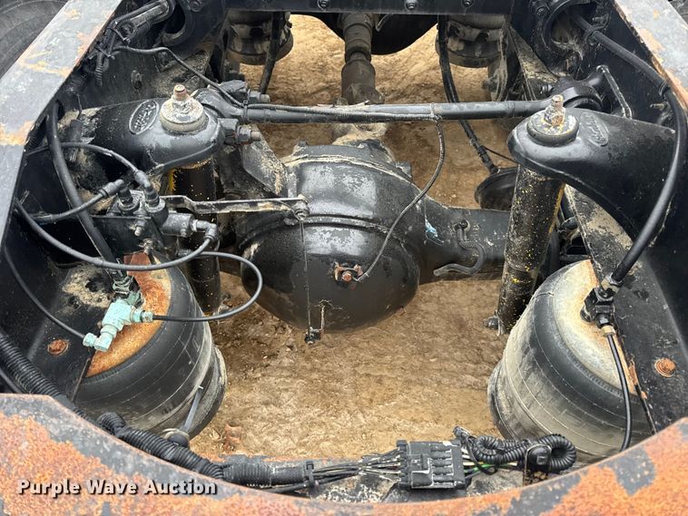 image for item DW6739 2006 Peterbilt 378 semi truck