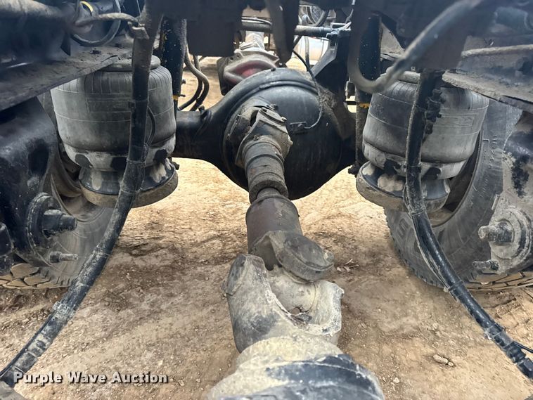 image for item DW6739 2006 Peterbilt 378 semi truck