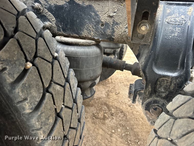 image for item DW6739 2006 Peterbilt 378 semi truck