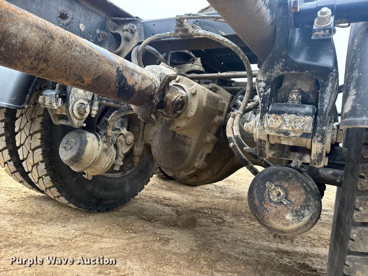 image for item DW6739 2006 Peterbilt 378 semi truck