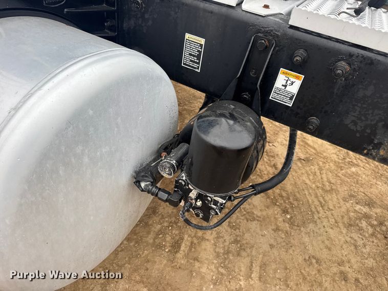 image for item DW6739 2006 Peterbilt 378 semi truck