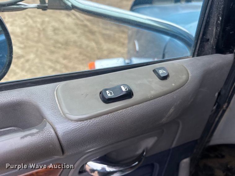 image for item DW6739 2006 Peterbilt 378 semi truck