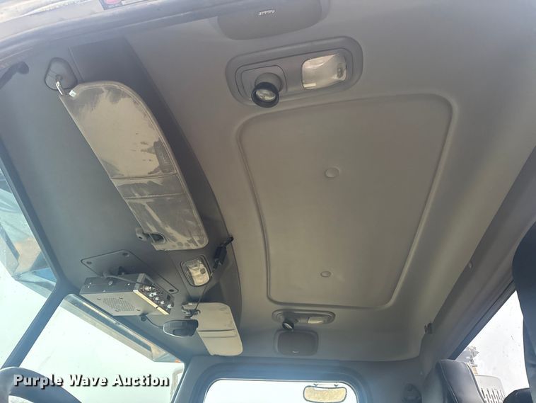 image for item DW6739 2006 Peterbilt 378 semi truck