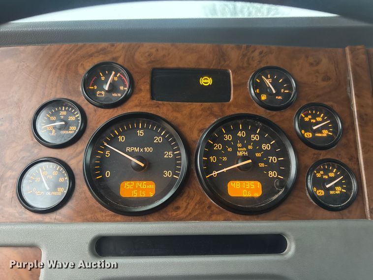 image for item DW6739 2006 Peterbilt 378 semi truck