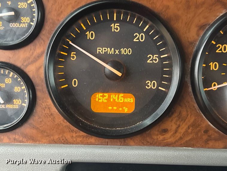 image for item DW6739 2006 Peterbilt 378 semi truck