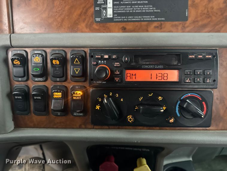 image for item DW6739 2006 Peterbilt 378 semi truck