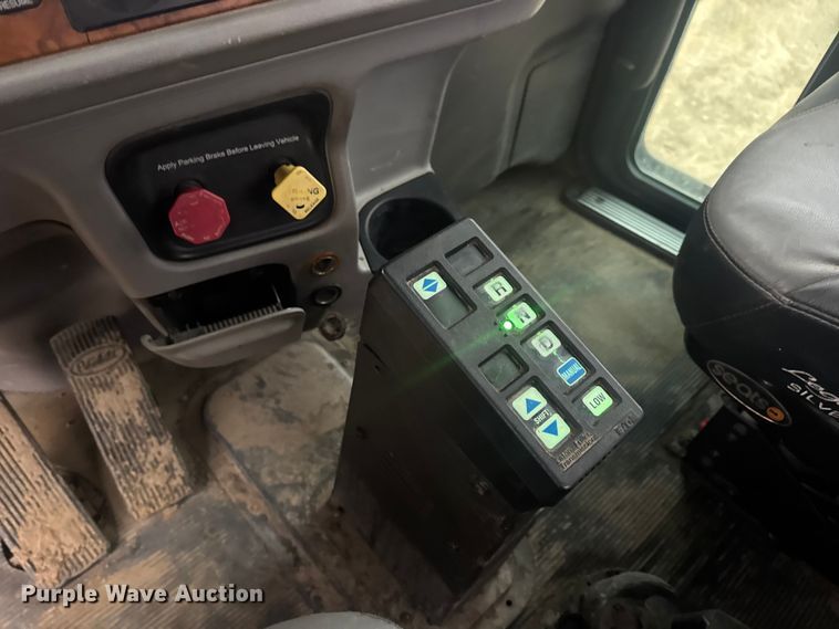 image for item DW6739 2006 Peterbilt 378 semi truck