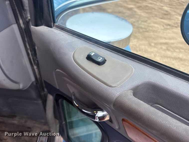 image for item DW6739 2006 Peterbilt 378 semi truck