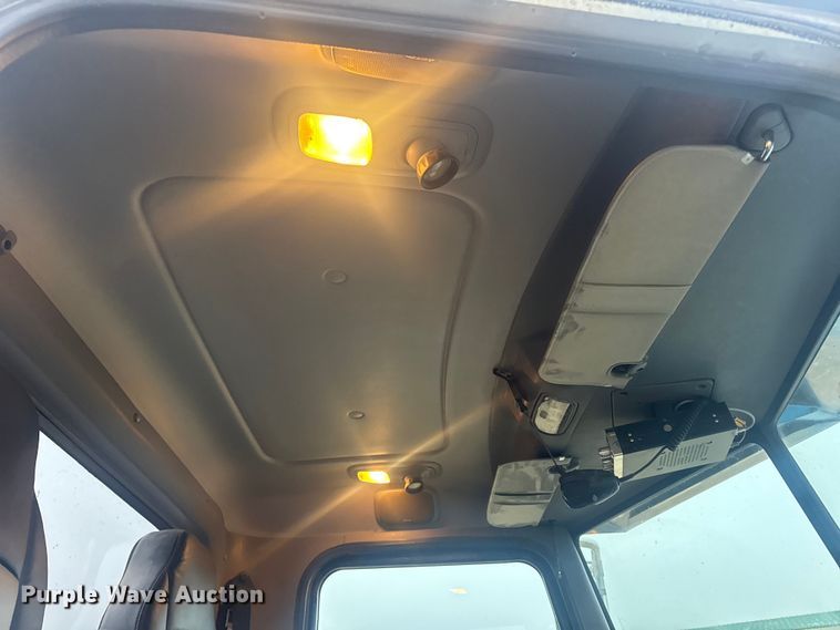 image for item DW6739 2006 Peterbilt 378 semi truck