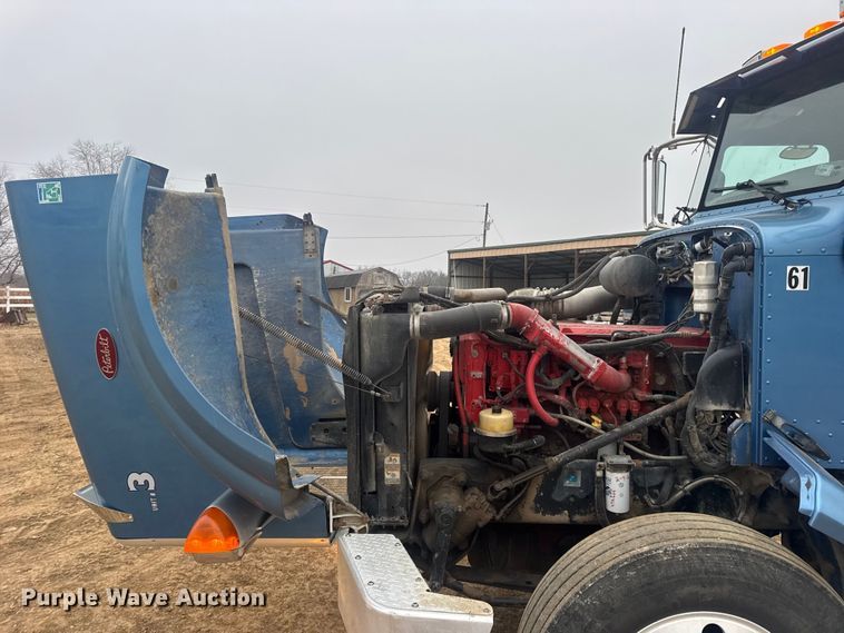 image for item DW6739 2006 Peterbilt 378 semi truck
