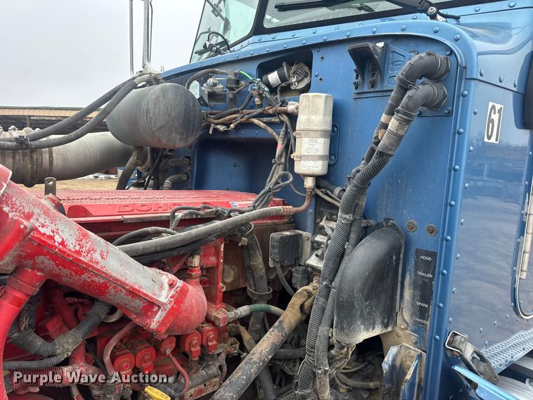 image for item DW6739 2006 Peterbilt 378 semi truck