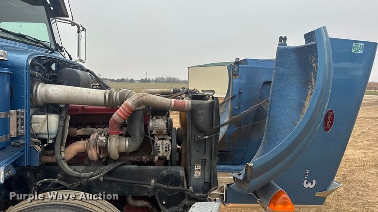 image for item DW6739 2006 Peterbilt 378 semi truck