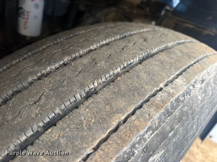 image for item DW6739 2006 Peterbilt 378 semi truck