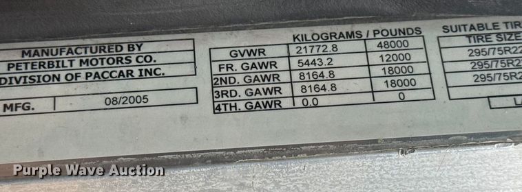 image for item DW6739 2006 Peterbilt 378 semi truck