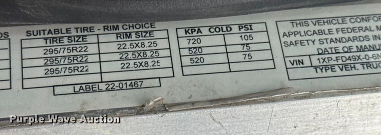 image for item DW6739 2006 Peterbilt 378 semi truck