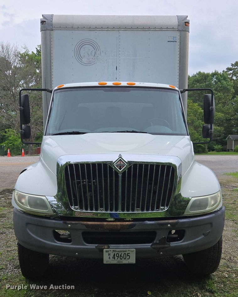 image for item DW7054 2003 International 4200 box truck