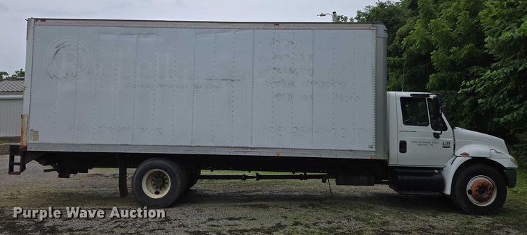 image for item DW7054 2003 International 4200 box truck