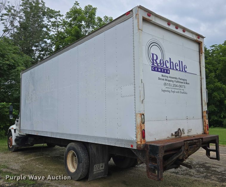 image for item DW7054 2003 International 4200 box truck