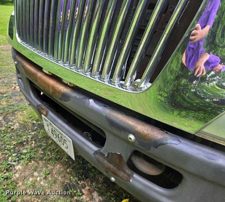 image for item DW7054 2003 International 4200 box truck